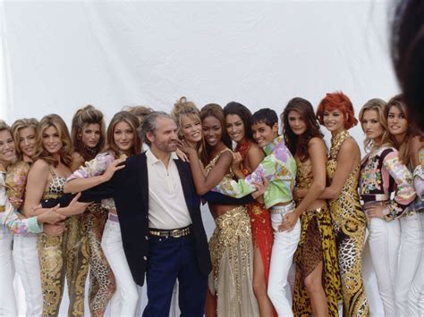 Gianni Versace: Die Geschichte und das Leben des 